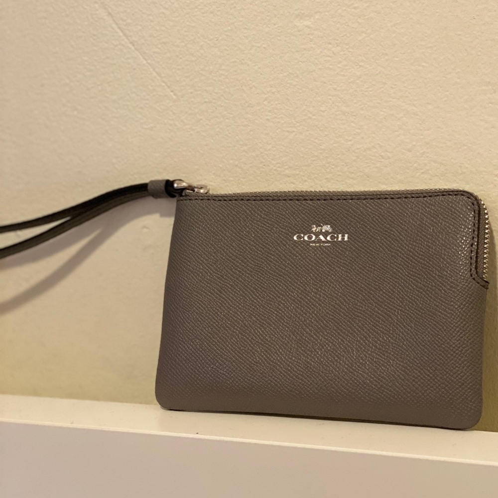 NWT COACH Authentic Gray Color Wristlet Clutch - Picture 4 of 6
